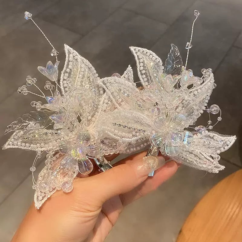 Щипка за коса – декоративна украса с пера, листенца и пискюли от мъниста; смесени материали, електроплатиране, клипс с остър връх, унисекс