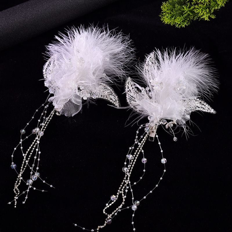 Щипка за коса – декоративна украса с пера, листенца и пискюли от мъниста; смесени материали, електроплатиране, клипс с остър връх, унисекс