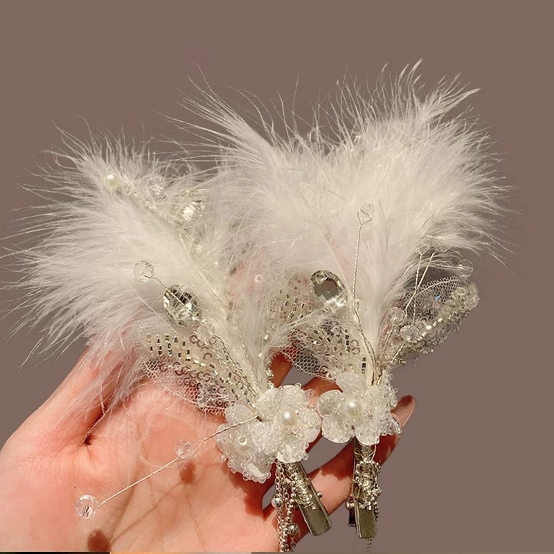 Щипка за коса – декоративна украса с пера, листенца и пискюли от мъниста; смесени материали, електроплатиране, клипс с остър връх, унисекс