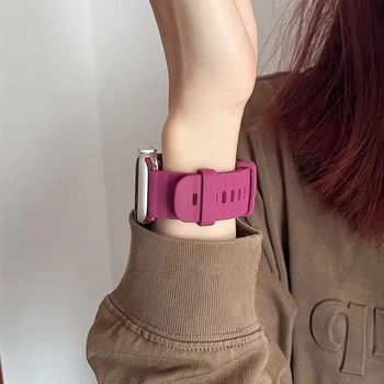 Silikonska narukvica za Apple Watch S8, moderan novi dizajn.