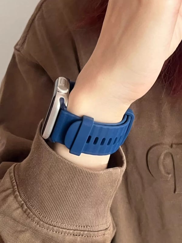 Silikonska narukvica za Apple Watch S8, moderan novi dizajn.