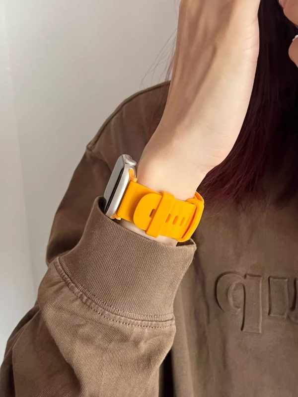 Silikonska narukvica za Apple Watch S8, moderan novi dizajn.