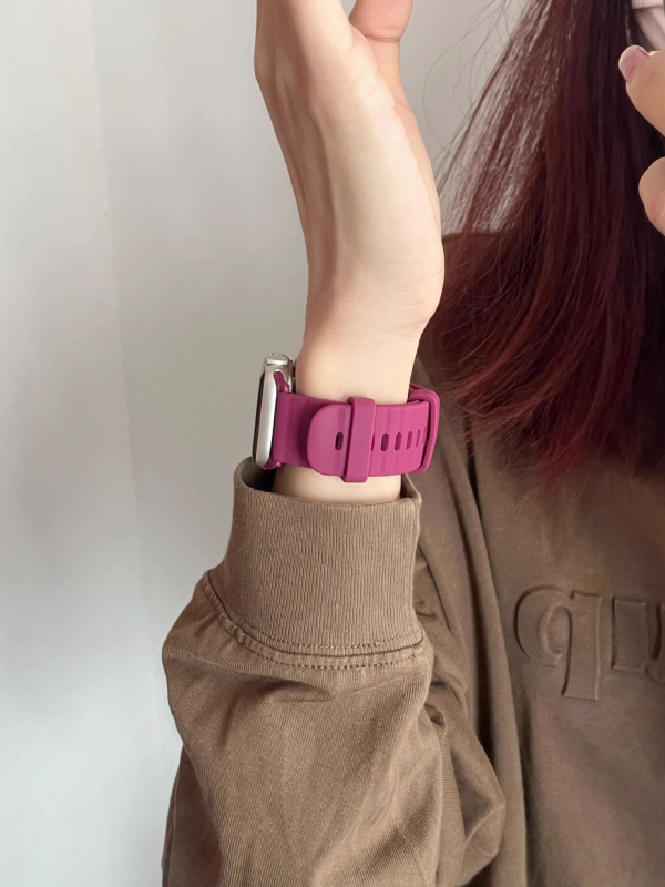Silikonska narukvica za Apple Watch S8, moderan novi dizajn.