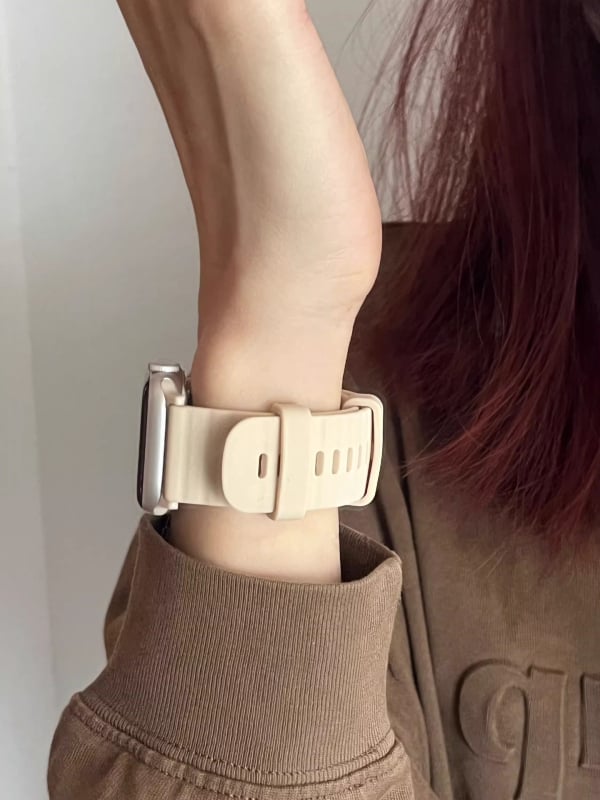 Silikonska narukvica za Apple Watch S8, moderan novi dizajn.