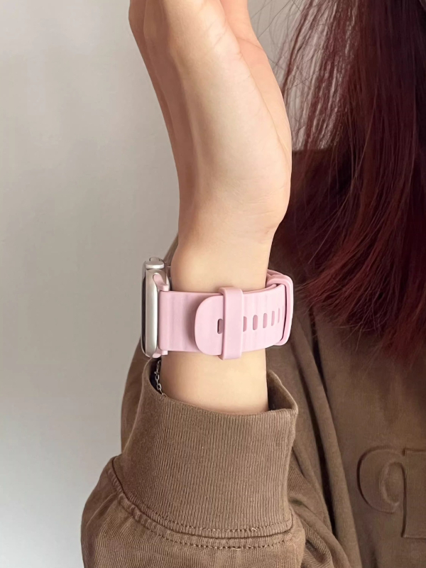 Silikonska narukvica za Apple Watch S8, moderan novi dizajn.