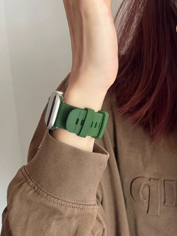 Silikonska narukvica za Apple Watch S8, moderan novi dizajn.