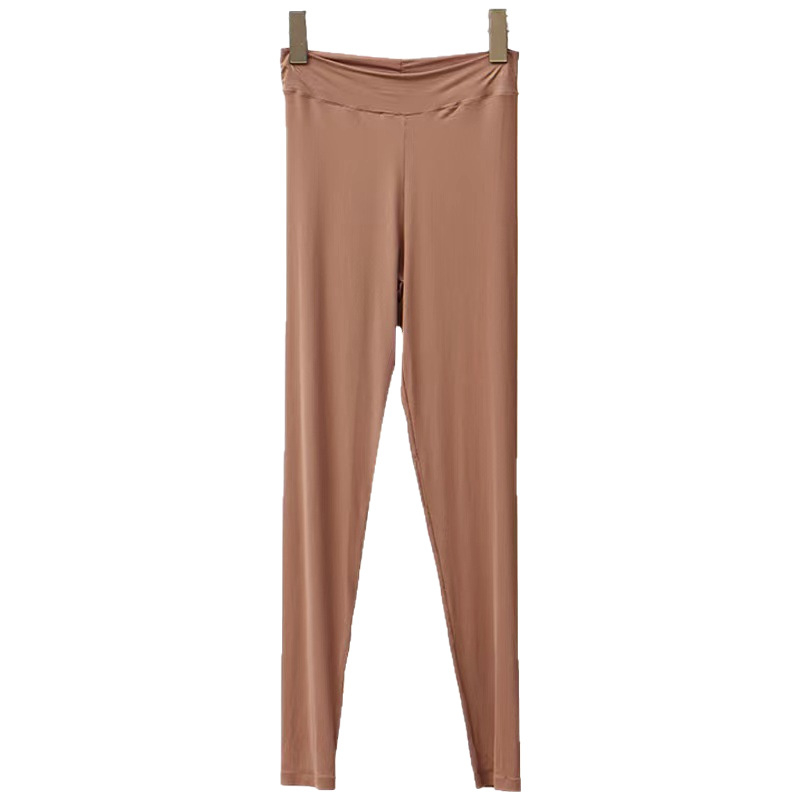 Moteriški terminės pagrindinės kelnaitės su dvipuse šeravimo danga, šildymas ir pastovi temperatūra natūraliam pojūčiui po drabužiais. Audinys: nailonas; Funkcijos: juosmens parama, šiluma; Sluoksnis: vieno sluoksnio; Raštas: vienspalvis; Pagrindinis audin