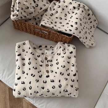 Női pizsamaszett, téli vastag poliészter, körkörös nyakú, hosszú ujjú