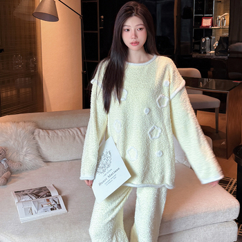 Pijamale pentru femei, toamnă–iarnă — catifea semi-velur, căptușite cu fleece, grosime extra 301–350 g/m², guler rotund, pantaloni lungi