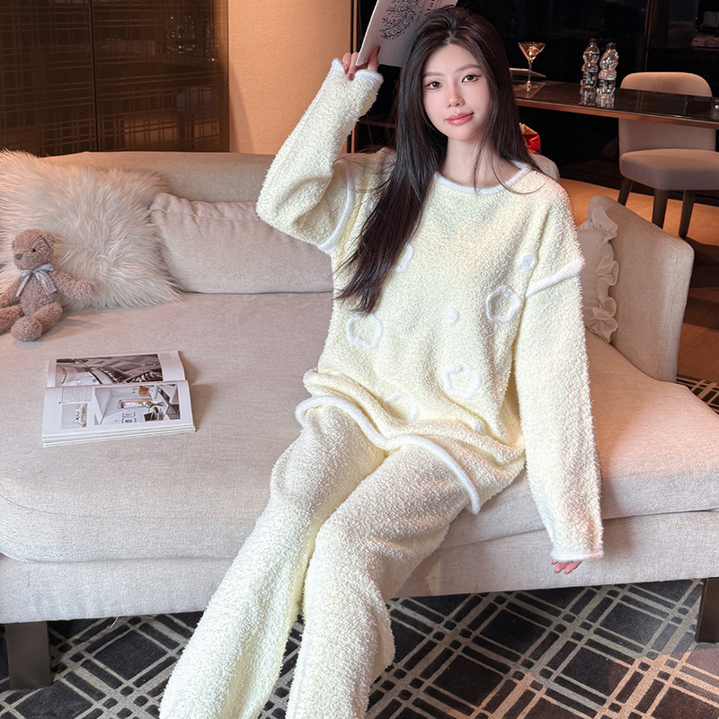 Pijamale pentru femei, toamnă–iarnă — catifea semi-velur, căptușite cu fleece, grosime extra 301–350 g/m², guler rotund, pantaloni lungi