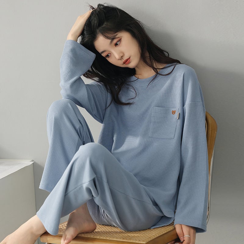 Ženski pidžama set od pamuka s vafl teksturom, dugi rukavi, okrugli izrez, udoban kućni loungewear za zimu, proljeće i jesen; pogodan i za nošenje na otvorenom. Model 0079.