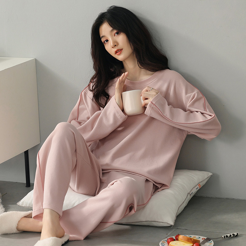 Ženski pidžama set od pamuka s vafl teksturom, dugi rukavi, okrugli izrez, udoban kućni loungewear za zimu, proljeće i jesen; pogodan i za nošenje na otvorenom. Model 0079.