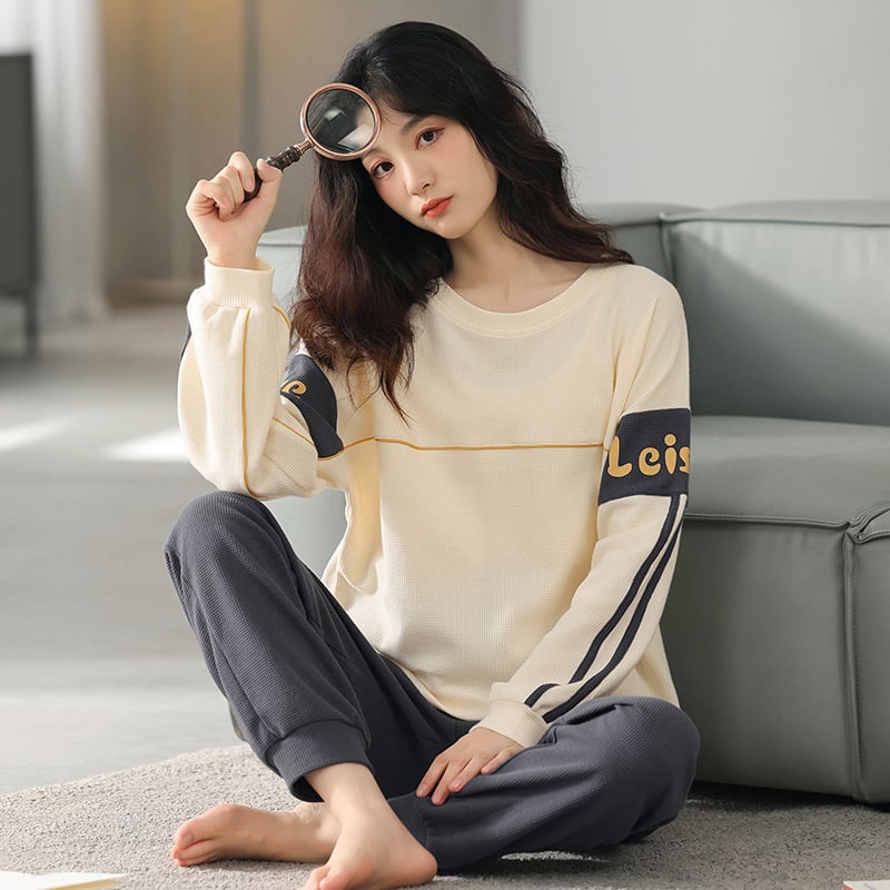 Ženski pidžama set od pamuka s vafl teksturom, dugi rukavi, okrugli izrez, udoban kućni loungewear za zimu, proljeće i jesen; pogodan i za nošenje na otvorenom. Model 0079.