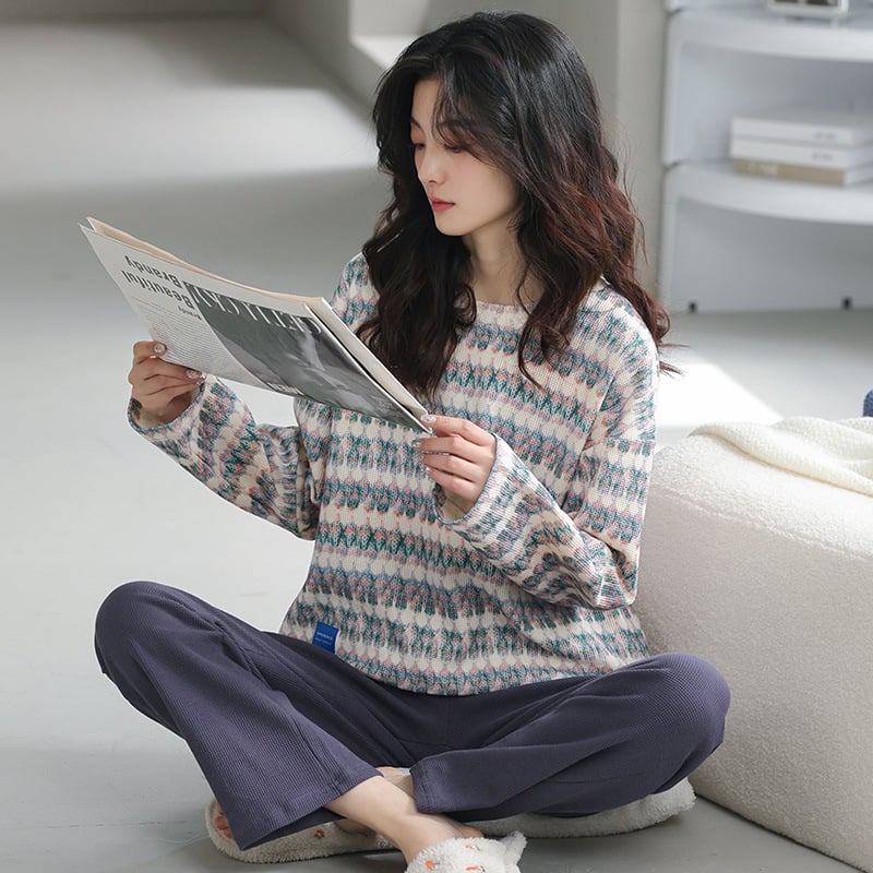 Ženski pidžama set od pamuka s vafl teksturom, dugi rukavi, okrugli izrez, udoban kućni loungewear za zimu, proljeće i jesen; pogodan i za nošenje na otvorenom. Model 0079.