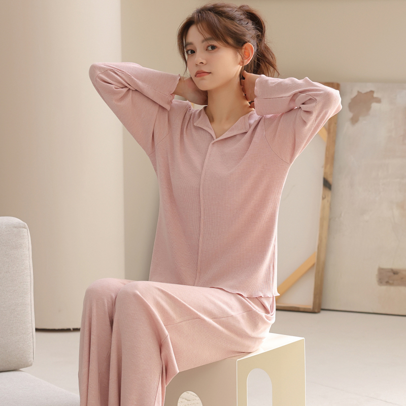 Set de pijama din amestec modal de bumbac, cu mâneci lungi și pantaloni lungi, țesătură ușoară, 161–180 g/m², compoziție: viscose 28,5%, poliester 66,5%, spandex 5%, pentru primăvară și toamnă, confort acasă