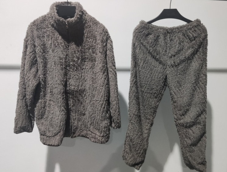Set de pijamale din Arctic fleece, stil minimalist, țesătură groasă 181–200 g/m², mâneci lungi, pantaloni lungi