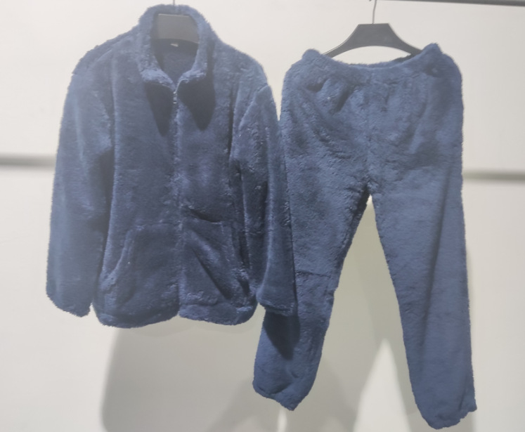 Set de pijamale din Arctic fleece, stil minimalist, țesătură groasă 181–200 g/m², mâneci lungi, pantaloni lungi