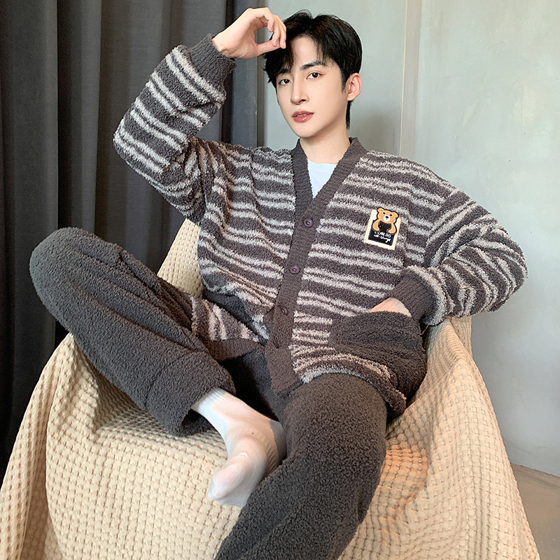 Vyriski pižamos komplektas iš koralo veliūro fliso su kardiganu – stora, šilta, ilgos rankovės ir kelnės, poliesteris 90–95%, žiema, namų dėvėjimui