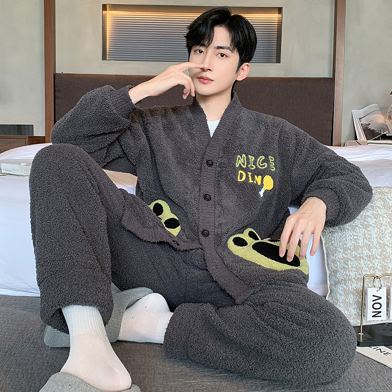 Vyriski pižamos komplektas iš koralo veliūro fliso su kardiganu – stora, šilta, ilgos rankovės ir kelnės, poliesteris 90–95%, žiema, namų dėvėjimui