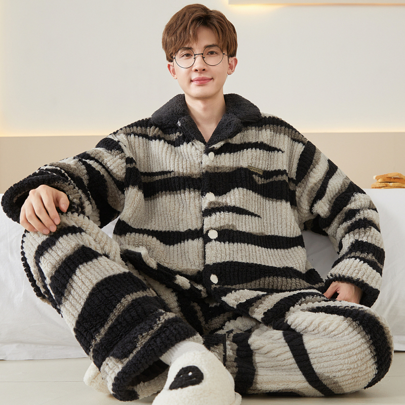 Vyriski pižamos komplektas iš koralo veliūro fliso su kardiganu – stora, šilta, ilgos rankovės ir kelnės, poliesteris 90–95%, žiema, namų dėvėjimui