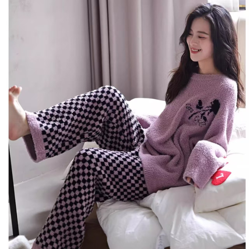 Pijamale Coral Velvet, căptușite gros, guler rotund, mâneci lungi, pantaloni