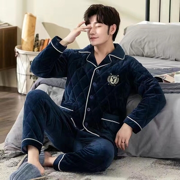 Vyrų Crystal Velvet kostiumas, paprastas kasdienis stilius (Crystal Velvet audinys, apykaklė su plačiu lapeliu, ilgos rankovės, 251–300 g/m2, 90–95% poliesterio)