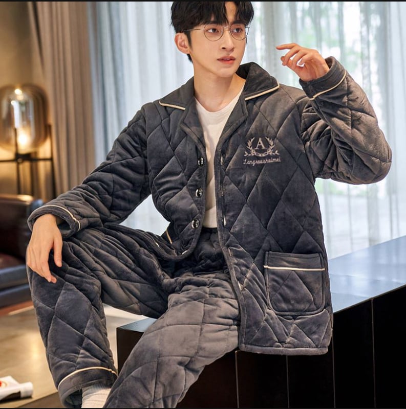 Vyrų Crystal Velvet kostiumas, paprastas kasdienis stilius (Crystal Velvet audinys, apykaklė su plačiu lapeliu, ilgos rankovės, 251–300 g/m2, 90–95% poliesterio)