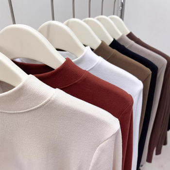 Modalinis pagrindinis topas su puse aukšto kaklo, ilgomis rankovėmis, laisvas kirpimas, žiema 2025