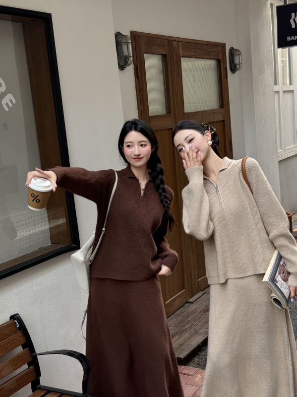 Фенна Фу комплект: плетена блуза и дълга пола, едноцветен, полиестер-еластанова смес, есен 2025, корейско-японски небрежен стил