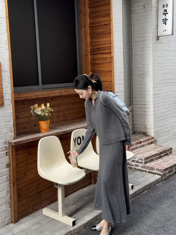 Фенна Фу комплект: плетена блуза и дълга пола, едноцветен, полиестер-еластанова смес, есен 2025, корейско-японски небрежен стил