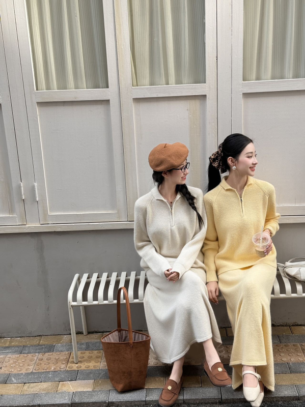 Фенна Фу комплект: плетена блуза и дълга пола, едноцветен, полиестер-еластанова смес, есен 2025, корейско-японски небрежен стил