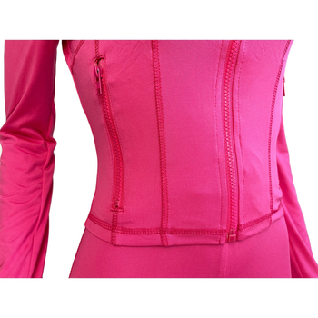 Костюм от две части с квилиран плат, дълги ръкави, едноцветен полиестер-спандекс, есен 2024, елегантен градски стил