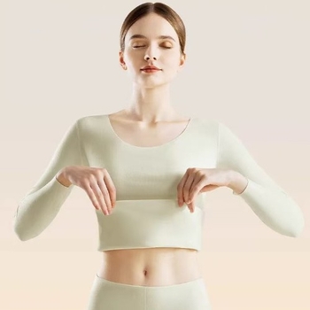 Női fleece melegítő szett légáteresztő alapréteggel, felső és alsó rész, kerek nyak, hosszú ujjú, velúr bélés, poliészter 50–70%, közepes súly 181–200 g/m²