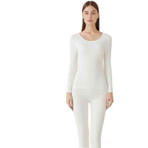 Női fleece melegítő szett légáteresztő alapréteggel, felső és alsó rész, kerek nyak, hosszú ujjú, velúr bélés, poliészter 50–70%, közepes súly 181–200 g/m²