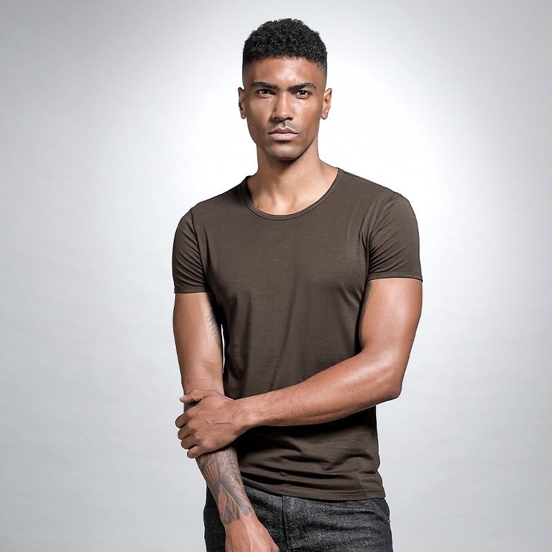 V kaklo marškinėliai, trumpomis rankovėmis, vasariškas plonas audinys, tiesus kirpimas, 100% poliesteris