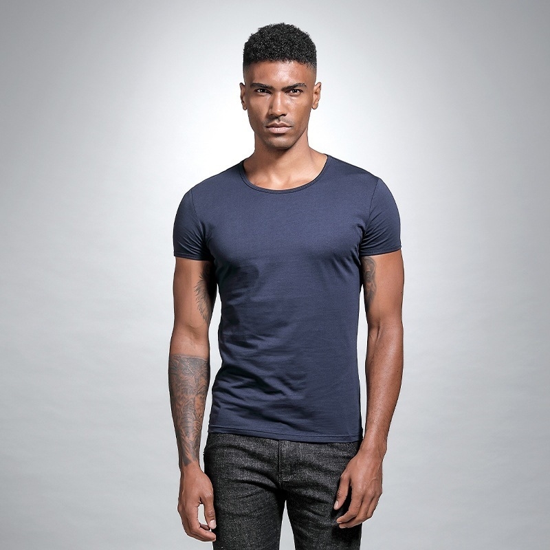 V kaklo marškinėliai, trumpomis rankovėmis, vasariškas plonas audinys, tiesus kirpimas, 100% poliesteris