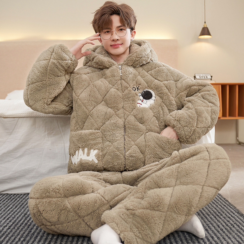 Muške pidžame – tri sloja quilted pamuka, debeli fleece podstava, okrugli ovratnik, dugi rukavi, karikatura stil