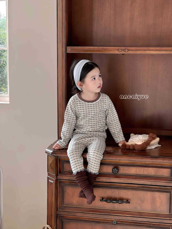 Детски есенно-зимен двучастков комплект домашно облекло: 95% памук, пухкав мек плат, унисекс, за деца 3–8 години, антистатик и антибактериално