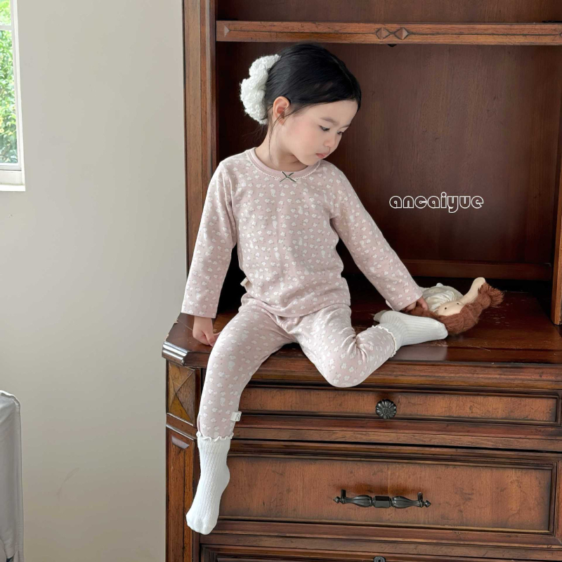 Детски есенно-зимен двучастков комплект домашно облекло: 95% памук, пухкав мек плат, унисекс, за деца 3–8 години, антистатик и антибактериално