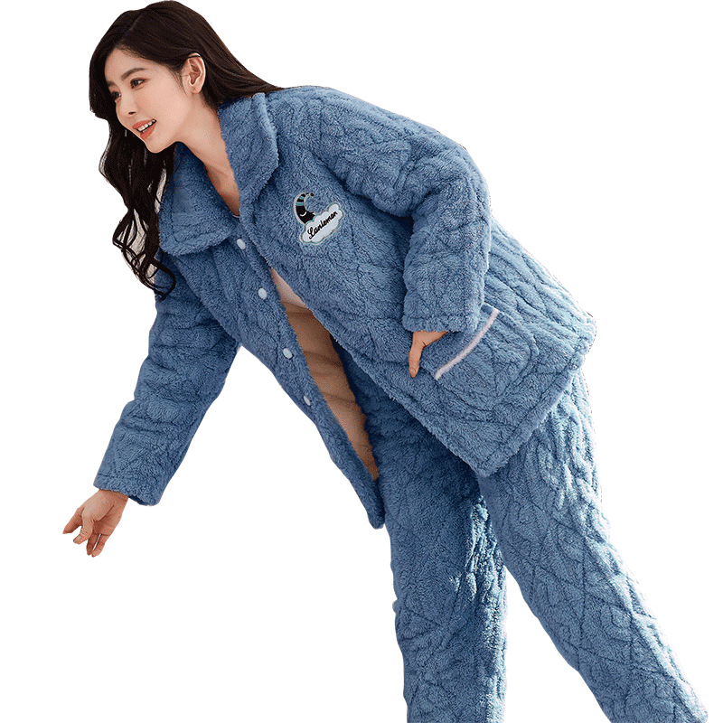 Sieviešu ziemas pidžamu komplekts, samta kvilēta audums, trīs slāņu biezums, apkakle ar lakatu, garas piedurknes un bikses