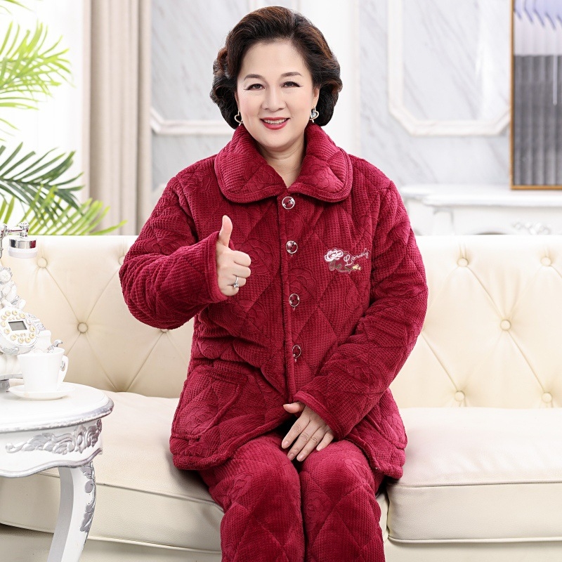 Sieviešu ziemas pidžamu komplekts, samta kvilēta audums, trīs slāņu biezums, apkakle ar lakatu, garas piedurknes un bikses