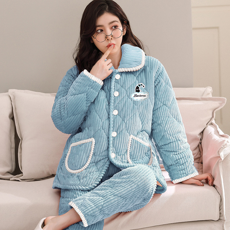 Sieviešu ziemas pidžamu komplekts, samta kvilēta audums, trīs slāņu biezums, apkakle ar lakatu, garas piedurknes un bikses