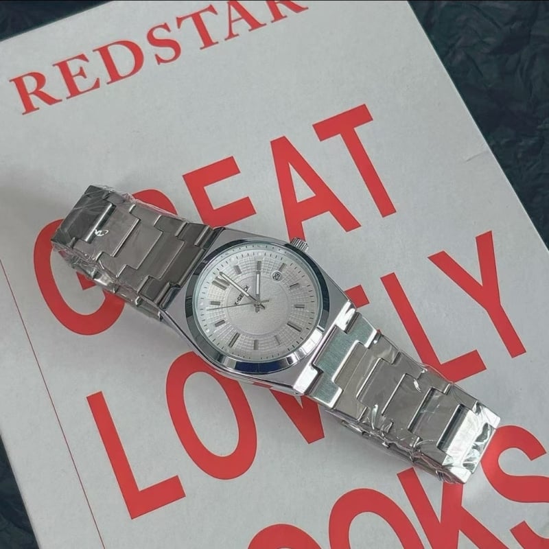 Vīriešu kvarca pulkstenis ar luminējošu kalendāru, nerūsējošā tērauda korpuss un siksna, ūdensizturība līdz 10 m