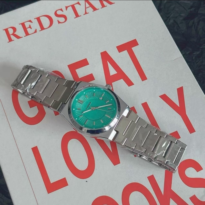 Vīriešu kvarca pulkstenis ar luminējošu kalendāru, nerūsējošā tērauda korpuss un siksna, ūdensizturība līdz 10 m