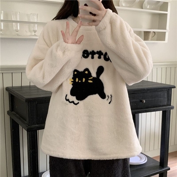 Meitenēm paredzēts pidžamu komplekts, pusvelūrs, biezs un silts, apaļš kakla izgriezums, garas piedurknes, mīļš karikatūru stila mājas apģērbs ziemai