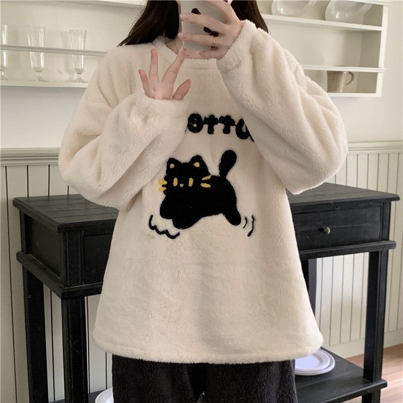 Meitenēm paredzēts pidžamu komplekts, pusvelūrs, biezs un silts, apaļš kakla izgriezums, garas piedurknes, mīļš karikatūru stila mājas apģērbs ziemai