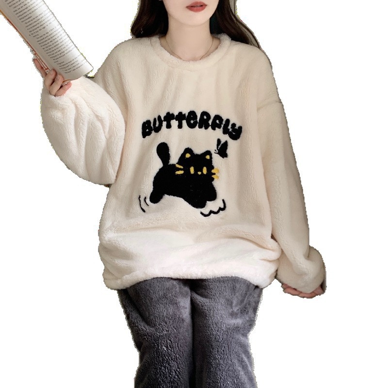 Meitenēm paredzēts pidžamu komplekts, pusvelūrs, biezs un silts, apaļš kakla izgriezums, garas piedurknes, mīļš karikatūru stila mājas apģērbs ziemai