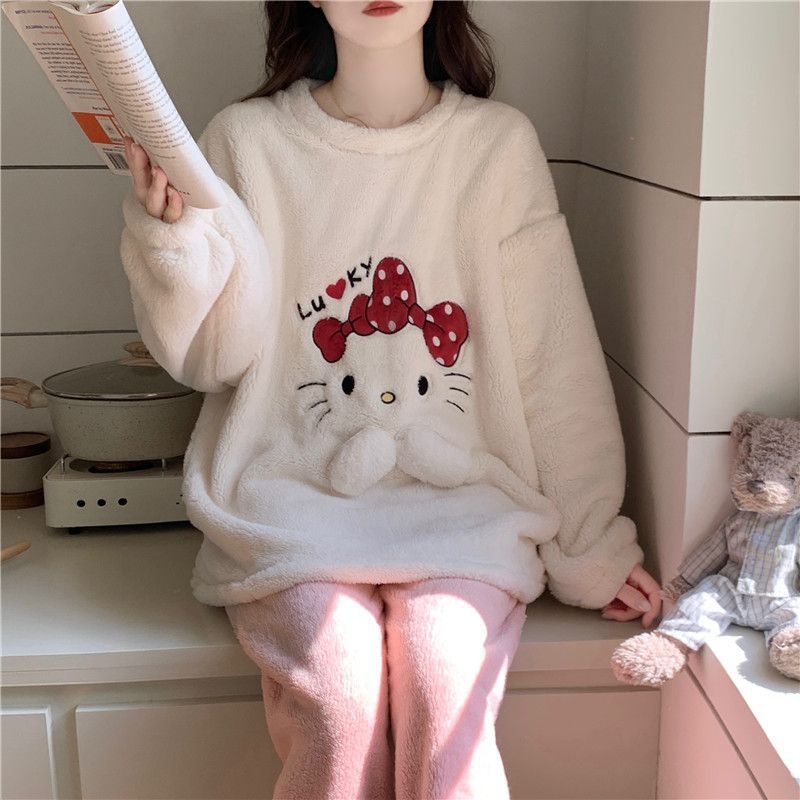 Meitenēm paredzēts pidžamu komplekts, pusvelūrs, biezs un silts, apaļš kakla izgriezums, garas piedurknes, mīļš karikatūru stila mājas apģērbs ziemai