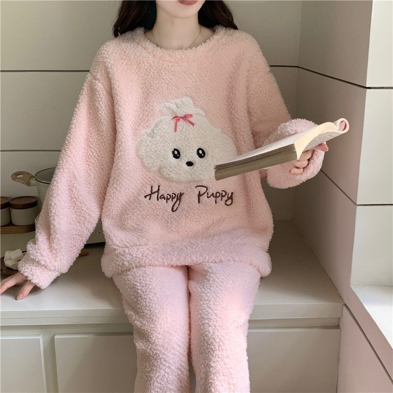 Meitenēm paredzēts pidžamu komplekts, pusvelūrs, biezs un silts, apaļš kakla izgriezums, garas piedurknes, mīļš karikatūru stila mājas apģērbs ziemai