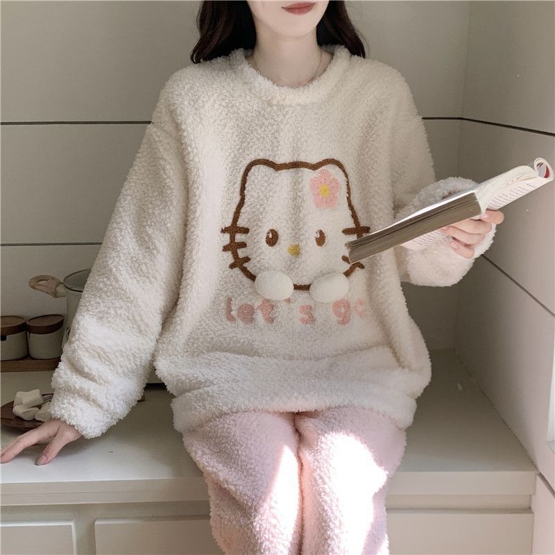 Meitenēm paredzēts pidžamu komplekts, pusvelūrs, biezs un silts, apaļš kakla izgriezums, garas piedurknes, mīļš karikatūru stila mājas apģērbs ziemai